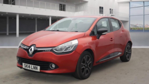 2014 Renault Clio 1.2 16v Dynamique Medianav Euro 5 5dr in Red — image 3