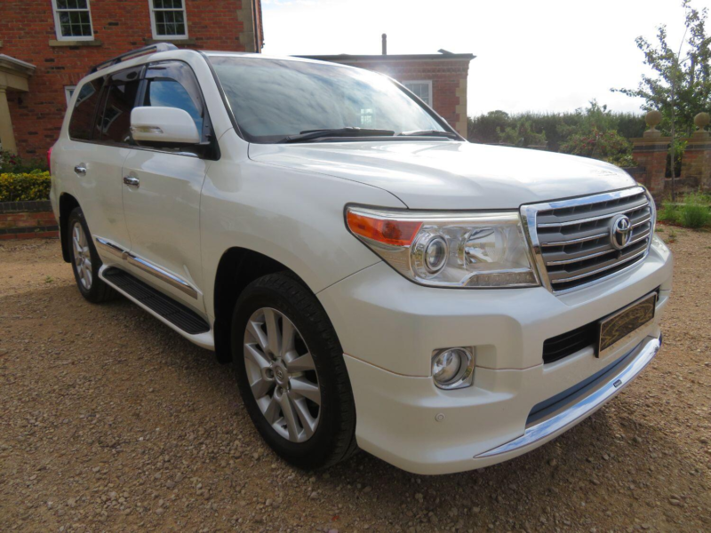 2014 Toyota Land Cruiser 4.6 V8 Zx in White — image 1
