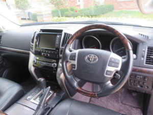 2014 Toyota Land Cruiser 4.6 V8 Zx in White — image 2