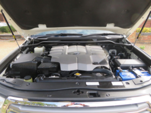 2014 Toyota Land Cruiser 4.6 V8 Zx in White — image 5