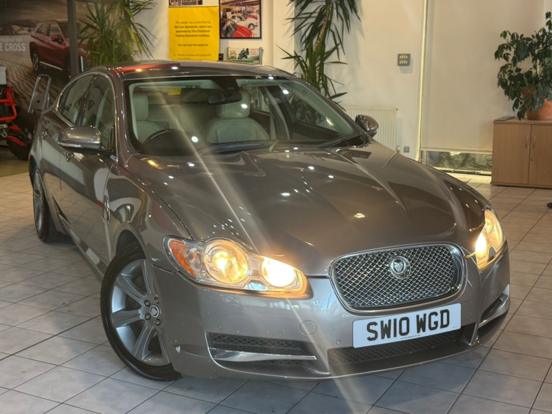 2010 Jaguar Xf 3.0 D V6 Luxury in Grey — image 1