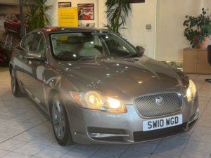2010 Jaguar Xf 3.0 D V6 Luxury in Grey — image 2