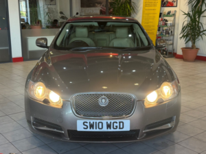 2010 Jaguar Xf 3.0 D V6 Luxury in Grey — image 3