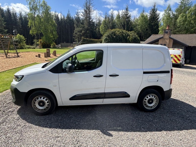 2024 Citroen Berlingo 1.5 Bluehdi 1000 Enterprise M in White — image 1