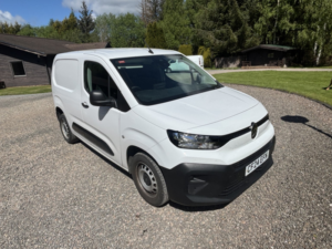 2024 Citroen Berlingo 1.5 Bluehdi 1000 Enterprise M in White — image 4