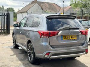 2016 Mitsubishi Outlander 2.0h 12kwh Gx5h CVT 4WD Euro 6 (s/s) 5dr in Grey — image 4
