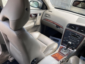 2006 Volvo V70 2.4d Se Geartronic 5dr in Gold — image 3
