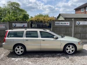2006 Volvo V70 2.4d Se Geartronic 5dr in Gold — image 6