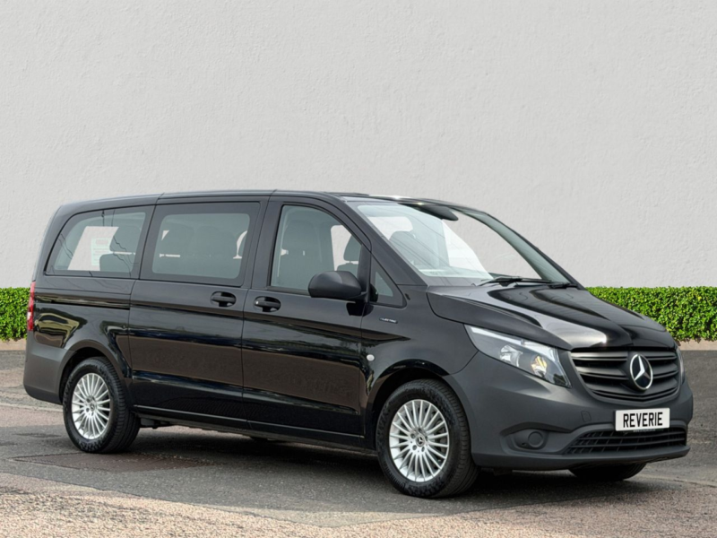 2022 Mercedes-Benz Evito 100kwh Pro Tourer Double Cab 5dr Electric Auto Fwd L2 (9seat) (204 Ps) in Black — image 1