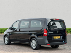 2022 Mercedes-Benz Evito 100kwh Pro Tourer Double Cab 5dr Electric Auto Fwd L2 (9seat) (204 Ps) in Black — image 5