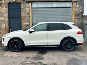 2010 Porsche Cayenne 4.8t V8 SUV 5dr Petrol Tiptronics 4WD Euro 5 (s/s) (500 Ps) in White — image 3