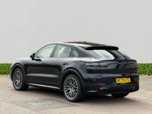 2020 Porsche Cayenne 4.0t V8 Gts Coupe 5dr Petrol Tiptronics 4WD Euro 6 (s/s) (460 Ps) in Blue — image 5