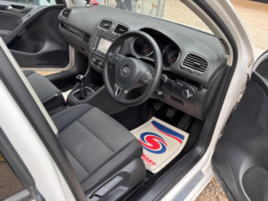2010 Volkswagen Golf 1.6 Tdi Bluemotion Tech Se Euro 5 (s/s) 5dr in White — image 4
