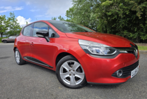2014 Renault Clio 1.2 Dynamique Medianav 1.2 16v 75 in Red — image 2