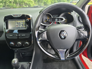 2014 Renault Clio 1.2 Dynamique Medianav 1.2 16v 75 in Red — image 3