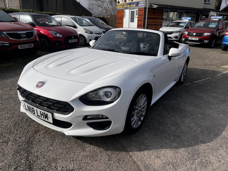 2018 Fiat 124 Spider 1.4 124 Spider 1.4 Multiair Turbo 140hp Classica in White — image 1