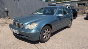 2002 Mercedes-Benz C Class 2.6 C240 Elegance Se 4dr in Blue — image 1