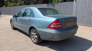 2002 Mercedes-Benz C Class 2.6 C240 Elegance Se 4dr in Blue — image 2