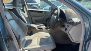 2002 Mercedes-Benz C Class 2.6 C240 Elegance Se 4dr in Blue — image 4