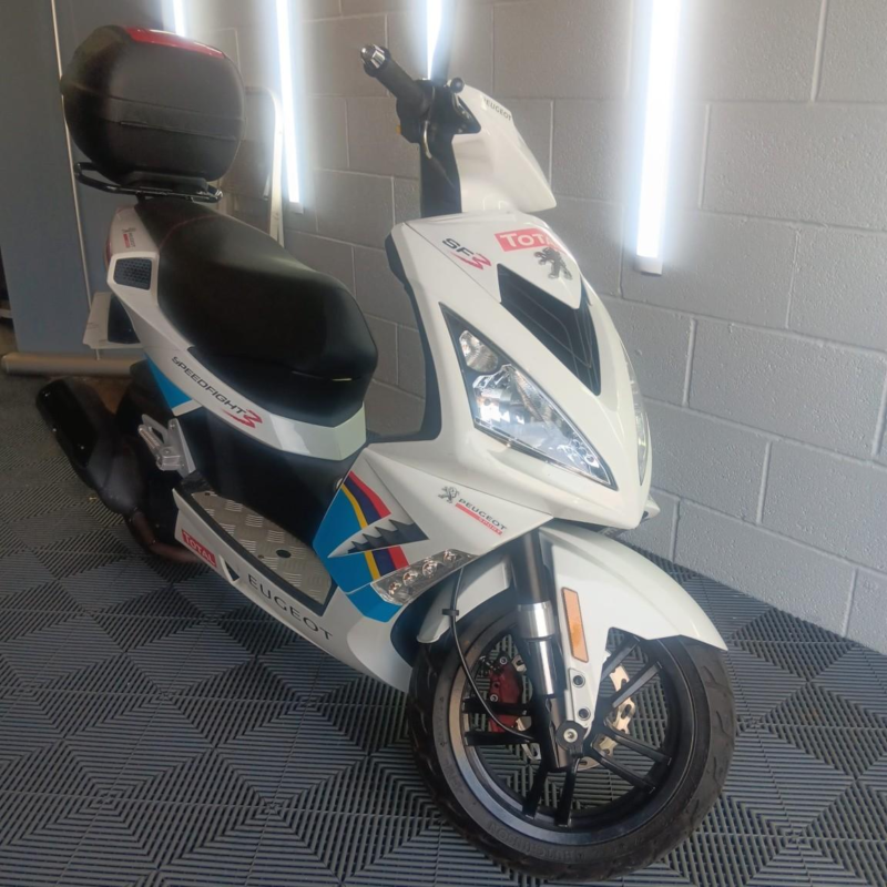 2017 Peugeot Speedfight 125 3 Team Sport in White — image 1