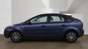 2006 Ford Focus 1.6 Lx 5dr in Blue — image 3