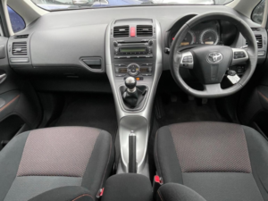 2011 Toyota Auris 1.6 V-Matic Sr Euro 5 5dr in Silver — image 3