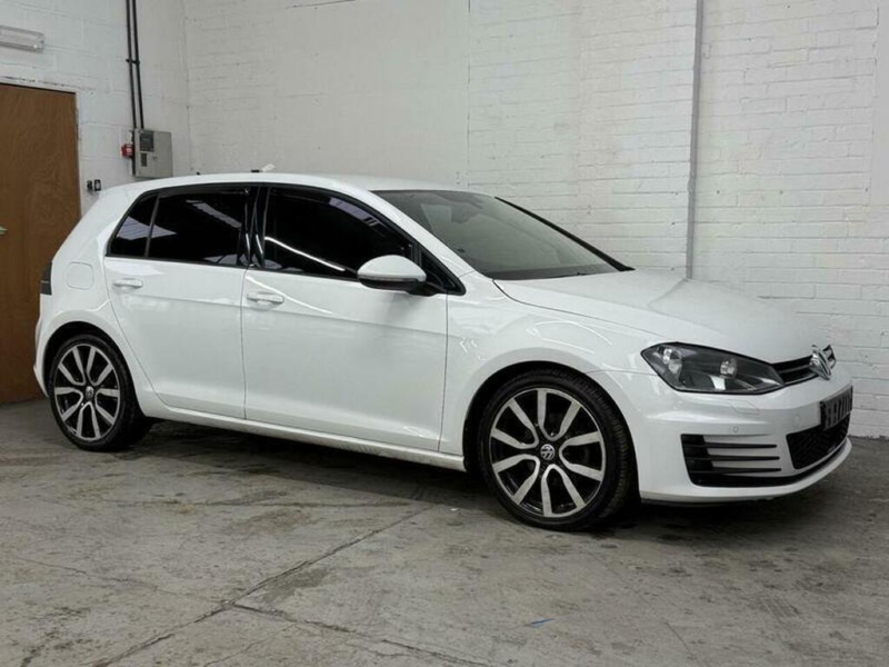 2014 Volkswagen Golf 2.0 Tdi Bluemotion Tech Gt Euro 5 (s/s) 5dr in White — image 1