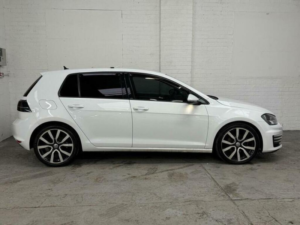 2014 Volkswagen Golf 2.0 Tdi Bluemotion Tech Gt Euro 5 (s/s) 5dr in White — image 2