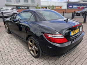 2012 Mercedes-Benz Slk 2.1 Slk250 Cdi Blueefficiency Amg Sport in Black — image 3