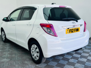 2012 Toyota Yaris 1.33 Dual Vvt-I Tr Multidrive S Euro 5 5dr in White — image 4