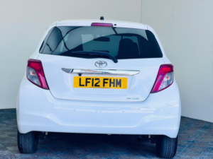 2012 Toyota Yaris 1.33 Dual Vvt-I Tr Multidrive S Euro 5 5dr in White — image 6