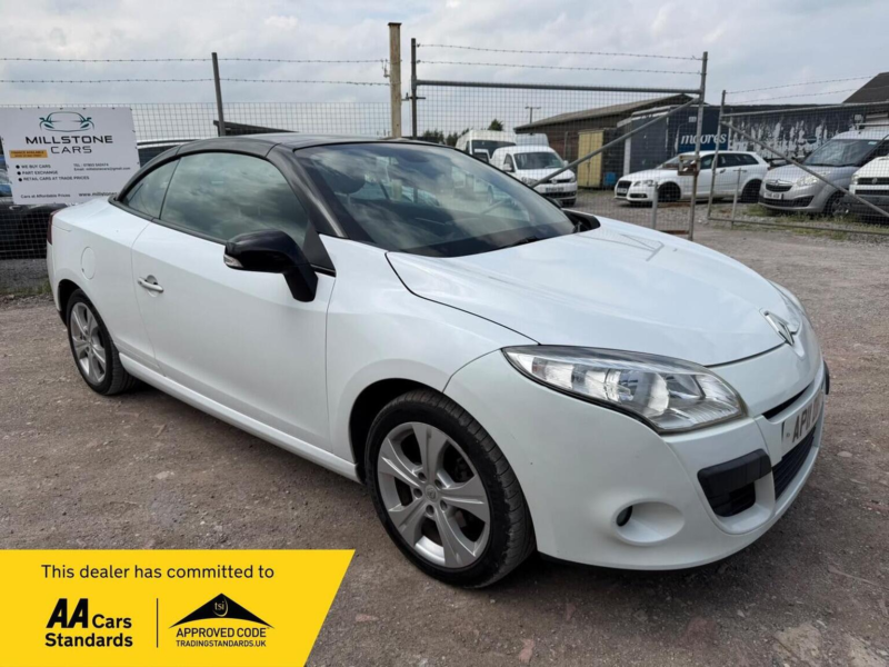 2011 Renault Megane 1.4 Tce Dynamique Tomtom Euro 5 2dr in White — image 1