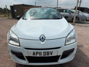 2011 Renault Megane 1.4 Tce Dynamique Tomtom Euro 5 2dr in White — image 2
