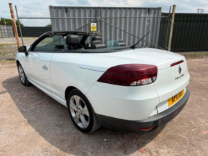 2011 Renault Megane 1.4 Tce Dynamique Tomtom Euro 5 2dr in White — image 4