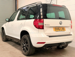 2016 Skoda Yeti 2.0 Tdi Monte Carlo 4WD Euro 5 5dr in White — image 4