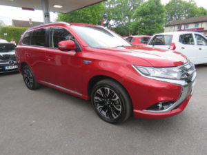 2018 Mitsubishi Outlander 2.0h 12kwh 4h CVT 4WD Euro 6 (s/s) 5dr in Red — image 2