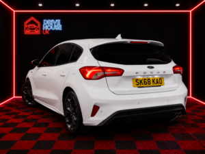 2018 Ford Focus 1.0 T Ecoboost St-Line X in White — image 3