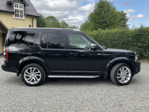 2016 Land Rover Discovery 4 Landmark Sdv6 in Black — image 2