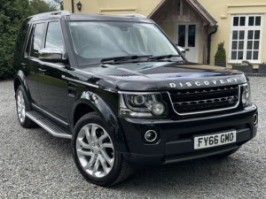 2016 Land Rover Discovery 4 Landmark Sdv6 in Black — image 4