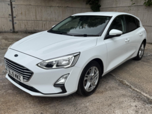 2019 Ford Focus 1.0 T Ecoboost Zetec in White — image 4