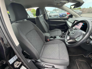 2021 Volkswagen Golf 1.5 Tsi Life Euro 6 (s/s) 5dr in Black — image 4