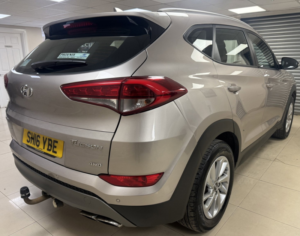 2016 Hyundai Tucson 2.0 Crdi Se Nav SUV 5dr Diesel Manual 4WD Euro 6 (136 Ps) in Multicolour — image 3