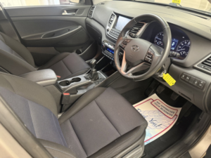 2016 Hyundai Tucson 2.0 Crdi Se Nav SUV 5dr Diesel Manual 4WD Euro 6 (136 Ps) in Multicolour — image 5
