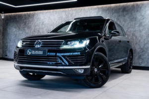 2016 Volkswagen Touareg 3.0 Tdi V6 Bluemotion Tech R-Line Tiptronic 4WD Euro 6 (s/s) 5dr in Black — image 4
