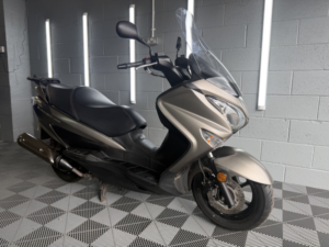 2017 Suzuki Burgman 200 in Silver — image 2