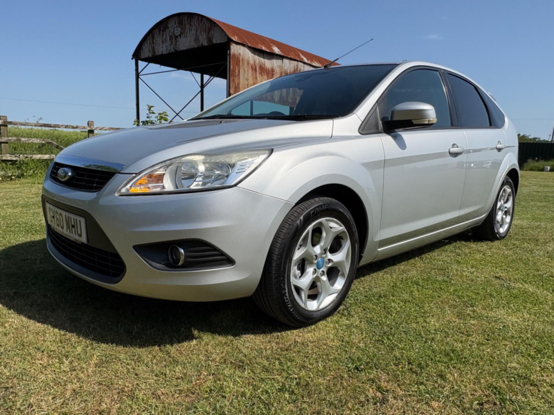 2011 Ford Focus 1.6 Tdci Dpf Sport 5dr in Silver — image 1