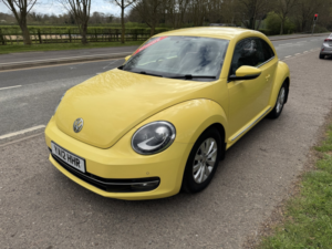 2012 Volkswagen Beetle 1.2 Tsi Design in Yellow — image 2