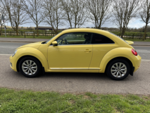 2012 Volkswagen Beetle 1.2 Tsi Design in Yellow — image 6
