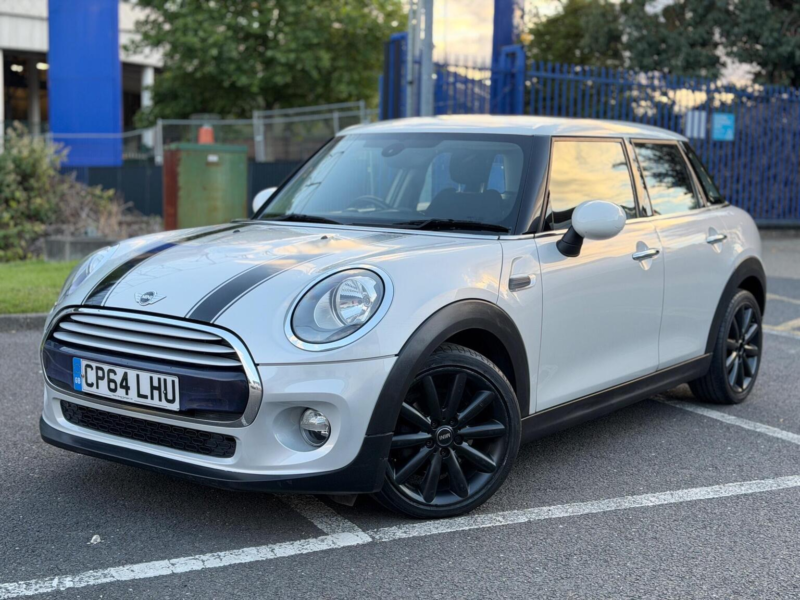 2014 MINI Hatch 1.5 Cooper D Auto Euro 6 (s/s) 5dr in Silver — image 1