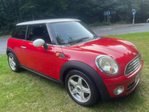 2009 MINI Hatch 1.6 Cooper D Hatch in Red — image 2